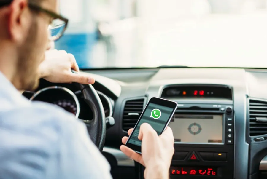 DISTRACCIONES AL VOLANTE